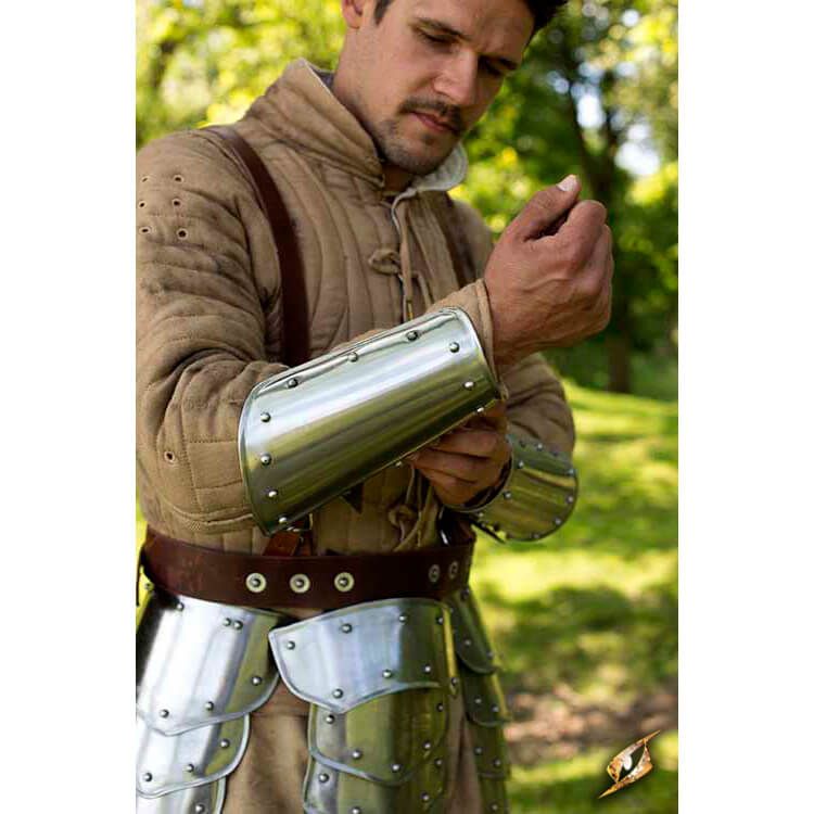 Canons d'avant-bras, cubitières et armures de bras complètes en métal Canons d'avant-bras, cubitières et armures de bras complètes en métal