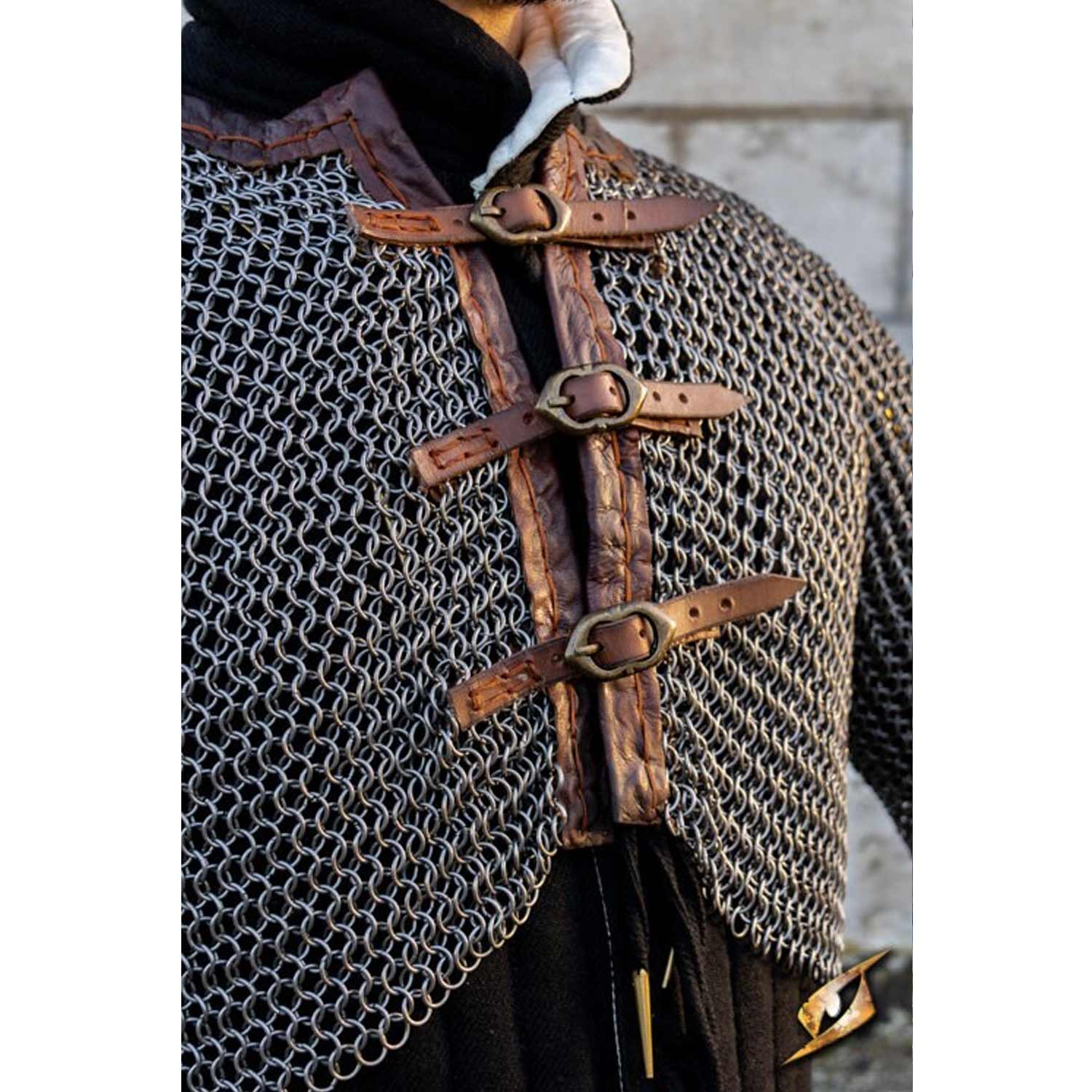 http://calimacil.com/cdn/shop/products/chainmail-sleeves-armor-epic-armoury-3.jpg?v=1647270254
